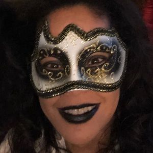 Meet your Posher, Felicia